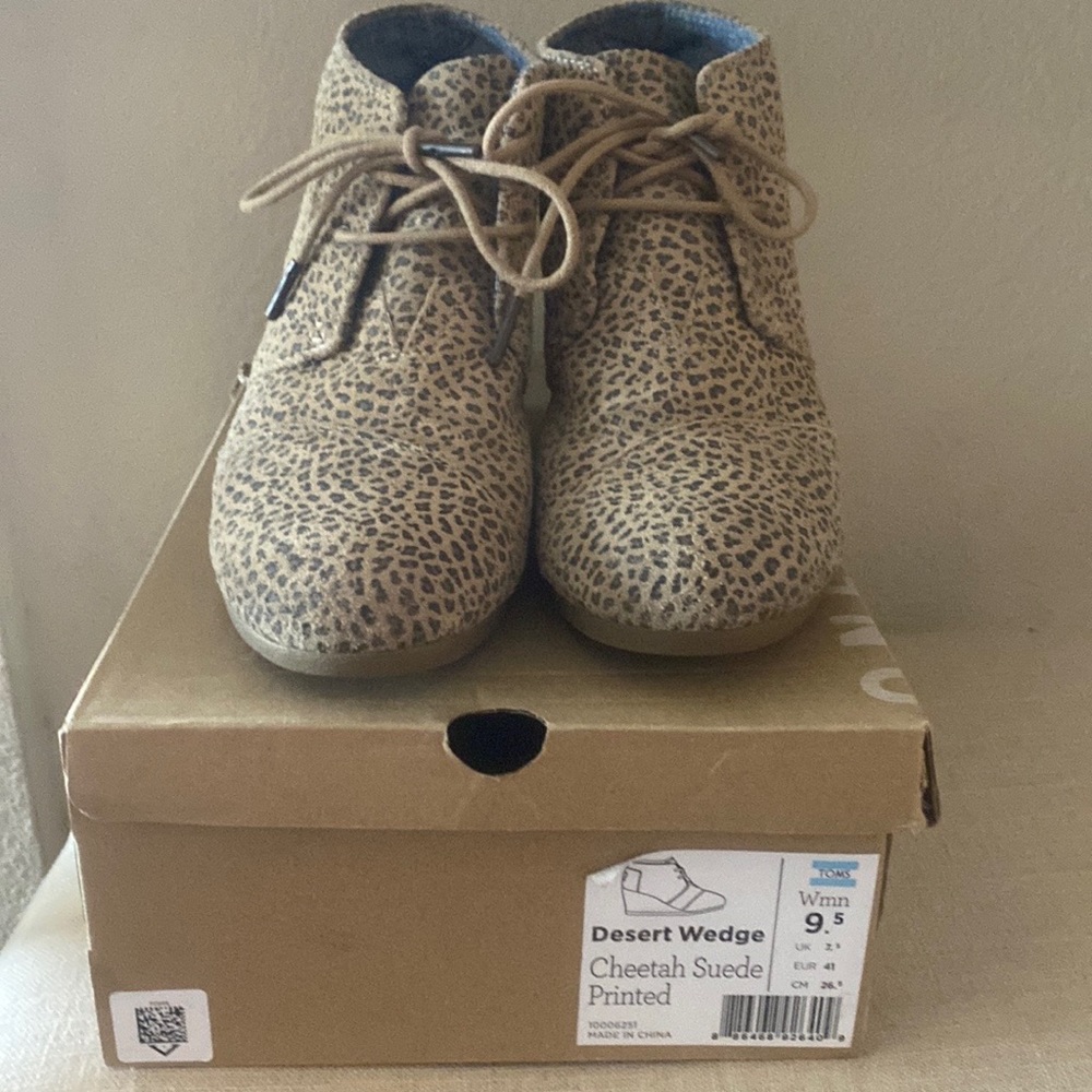 Women’s Toms desert wedge cheetah printed suede wedge bootie. 9.5